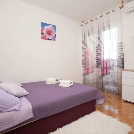 Tina Apartment Split