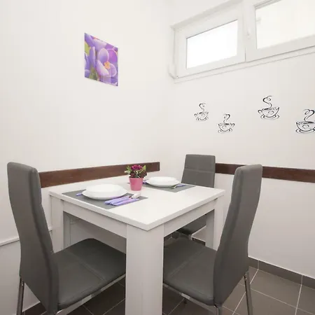 Tina Apartment Split